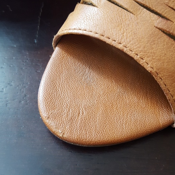 6.5 leather perforated sandal - Picture 2 of 5